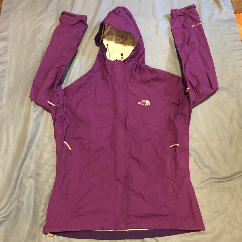 The North face the north face women’s size S wind/rain jacket hyvent DT hood